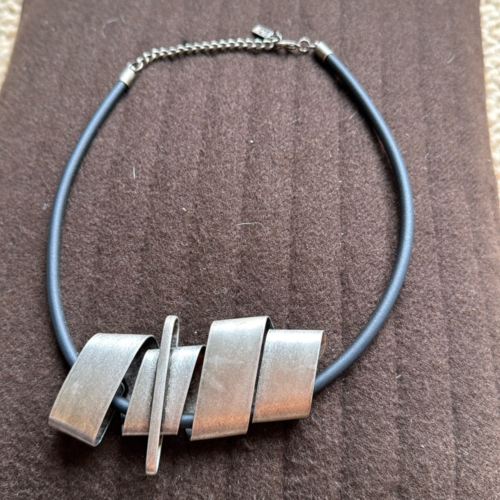 Lovely modern chunky necklace